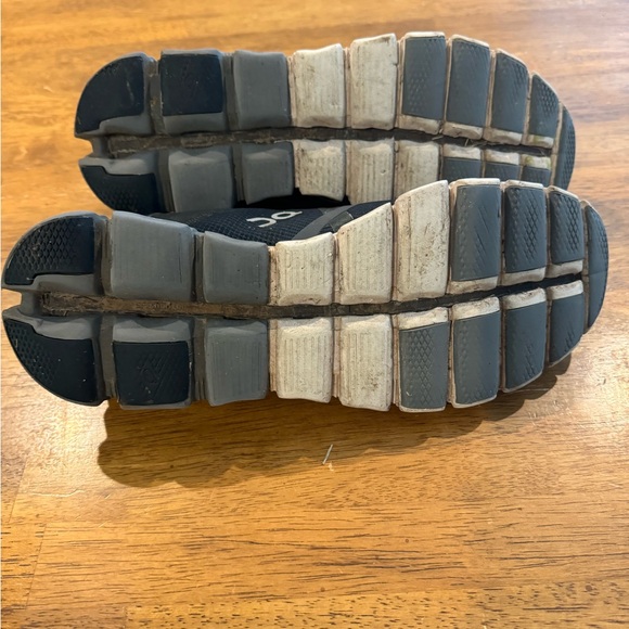 On Cloud Cloudflow Gray Black White Running Shoes Mens 10 Mesh Top EUC - Picture 5 of 7